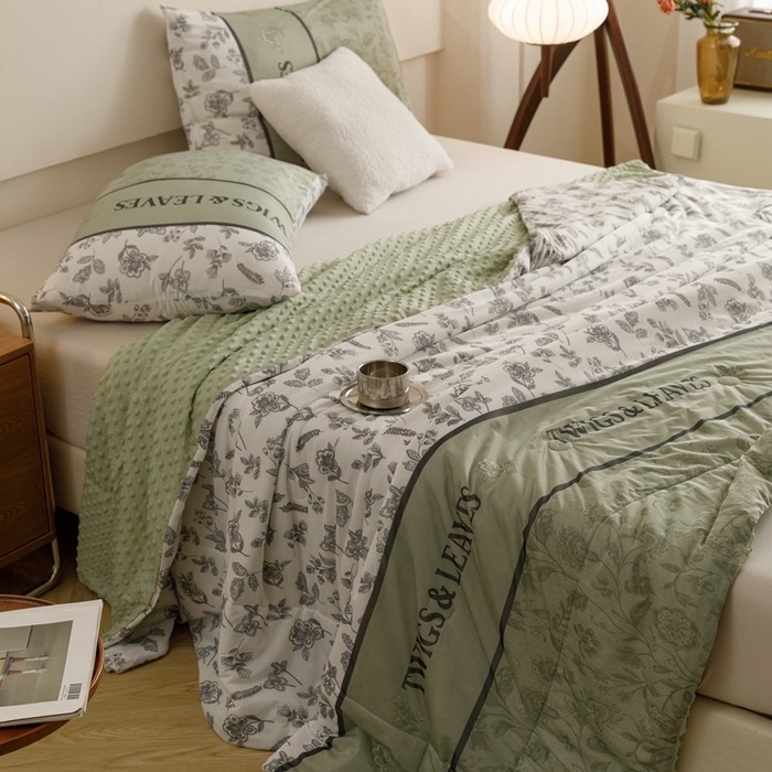 91家纺网 家纺一手货源 找家纺 绒梦里 2024新款小凉皮凉感冰豆豆ins夏被直播爆款夏凉被空调被 绿小香