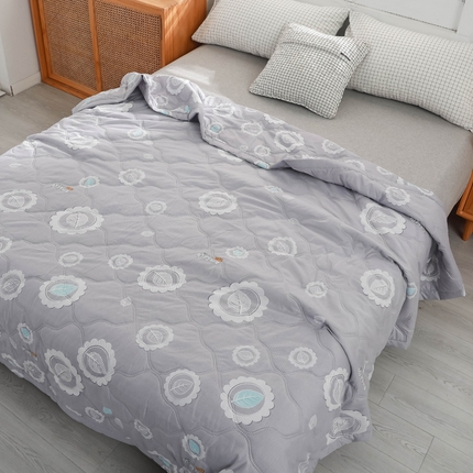 91家纺网 家纺一手货源 找家纺 被多多 2024新款清新印花亲肤绒夏被 氧吧黄色