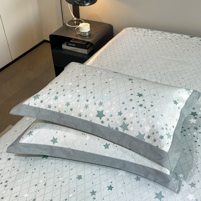 91家纺网 家纺一手货源 找家纺 由有2024升级款A类抗菌高精密色织提花可水洗冰丝凉席三件套/床笠款  繁星-绿