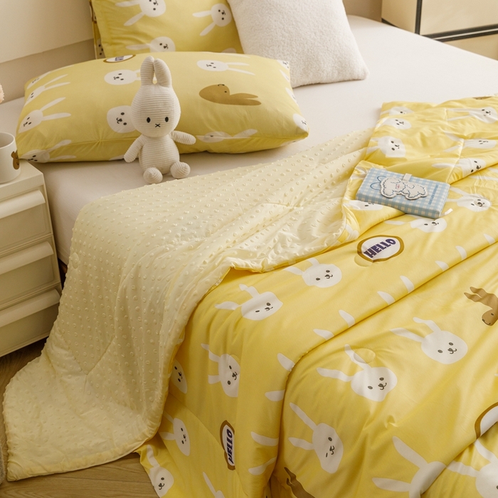 91家纺网 家纺一手货源 找家纺 绒梦里 2024新款小凉皮凉感冰豆豆ins夏被直播爆款夏凉被空调被 HELLO兔