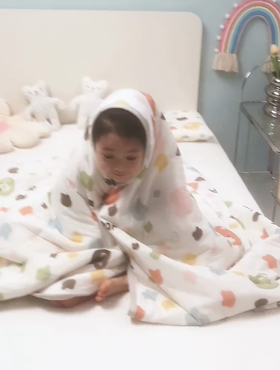 91家纺网 家纺一手货源 找家纺 丝涟家居 2025新款A类卡通小清新双面印花凉感丝夏被 七彩熊