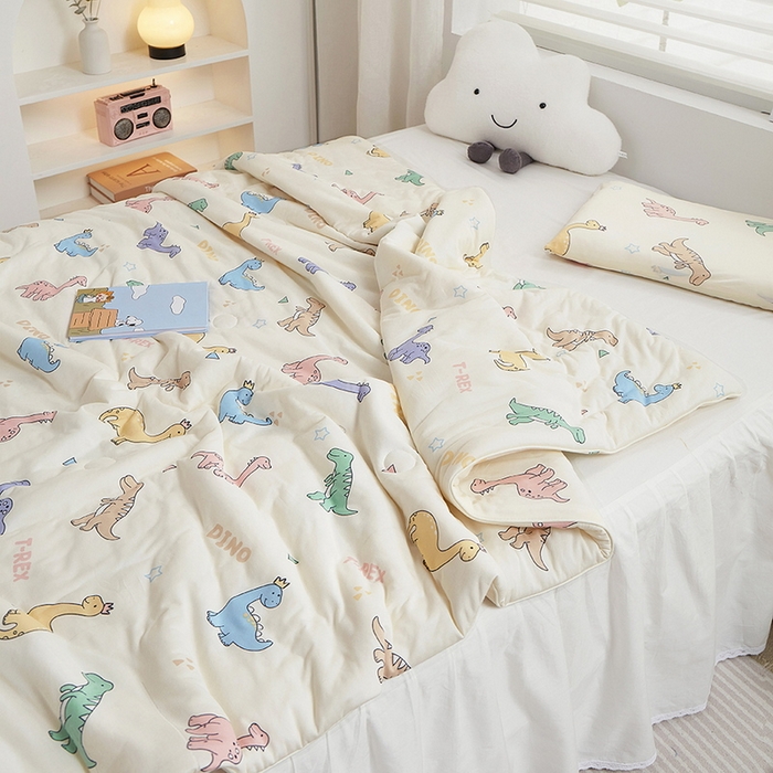 91家纺网 家纺一手货源 找家纺 丝涟家居 2025新款A类双面针织棉卡通小清新滚绳工艺夏被 恐龙时代