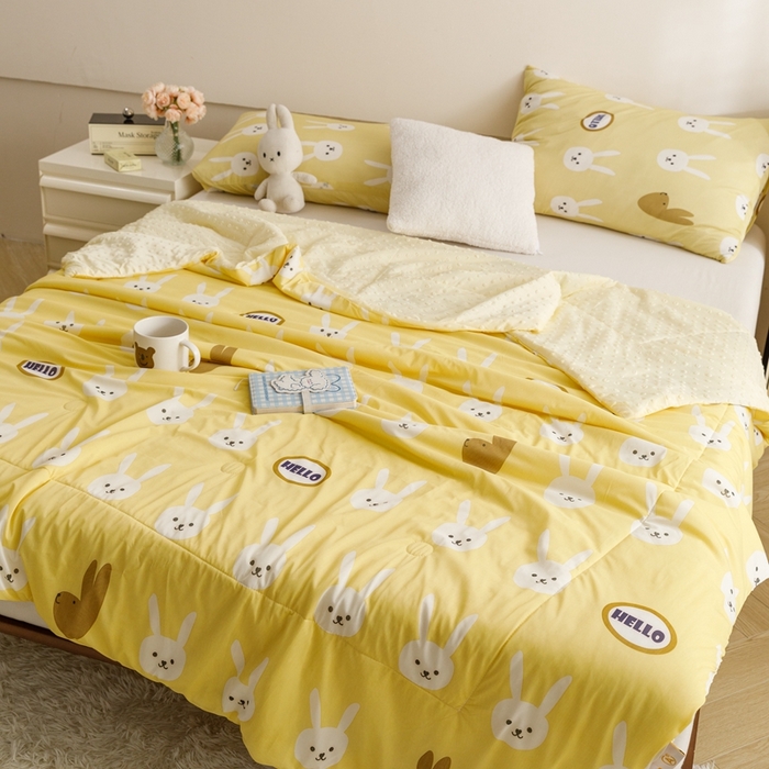 91家纺网 家纺一手货源 找家纺 绒梦里 2024新款小凉皮凉感冰豆豆ins夏被直播爆款夏凉被空调被 HELLO兔