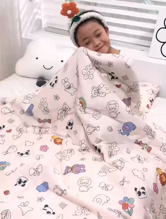 91家纺网 家纺一手货源 找家纺 丝涟家居 2025新款A类双面针织棉卡通小清新滚绳工艺夏被 动物乐园