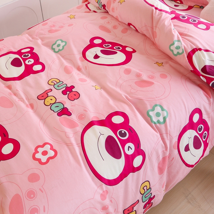 91家纺网 家纺一手货源 找家纺 凯森2024新款斜纹加厚全棉三件套寝室学生床笠上下铺床三件套 草莓熊