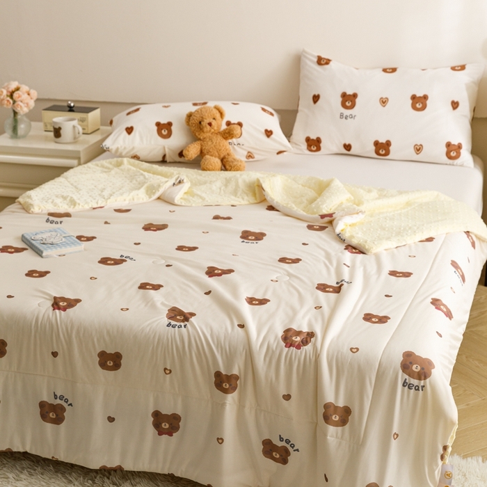 91家纺网 家纺一手货源 找家纺 绒梦里 2024新款小凉皮凉感冰豆豆ins夏被直播爆款夏凉被空调被 爱心熊