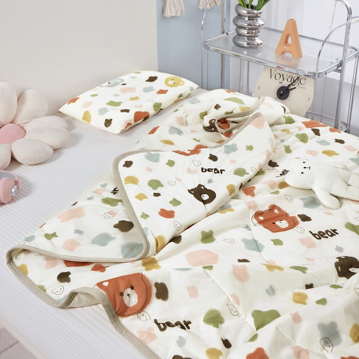 91家纺网 家纺一手货源 找家纺 丝涟家居 2025新款A类卡通小清新双面印花凉感丝夏被 七彩熊