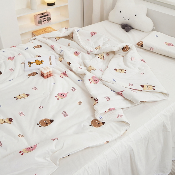 91家纺网 家纺一手货源 找家纺 丝涟家居 2025新款A类双面针织棉卡通小清新滚绳工艺夏被 欢乐曲奇