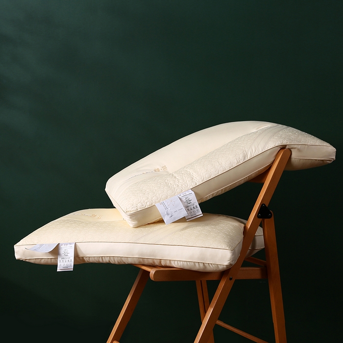 91家纺网 家纺一手货源 找家纺 （总）沃兰国际 刺绣臻丝亲肤SPA透气护颈椎枕芯安睡枕头