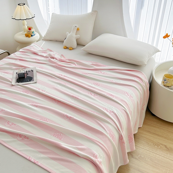 91家纺网 家纺一手货源 找家纺 棉乐町 2025新款色织提花竹纤维毯 眷恋-粉