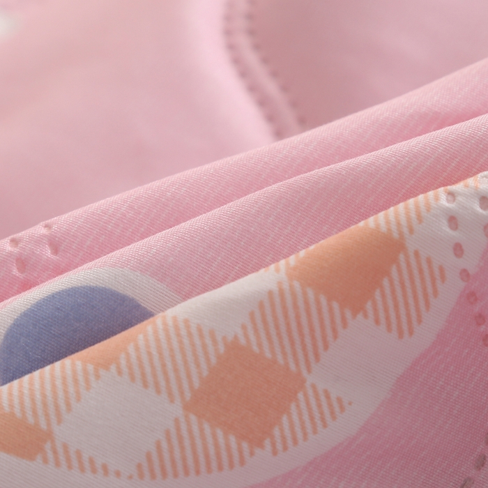 91家纺网 家纺一手货源 找家纺 被多多 2024新款清新印花亲肤绒夏被 甜心草莓