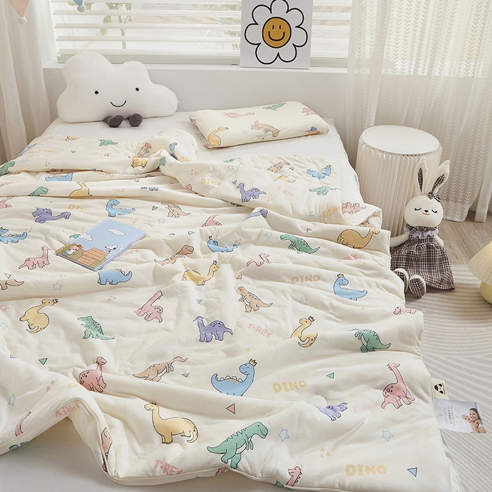 91家纺网 家纺一手货源 找家纺 丝涟家居 2025新款A类双面针织棉卡通小清新滚绳工艺夏被 恐龙时代