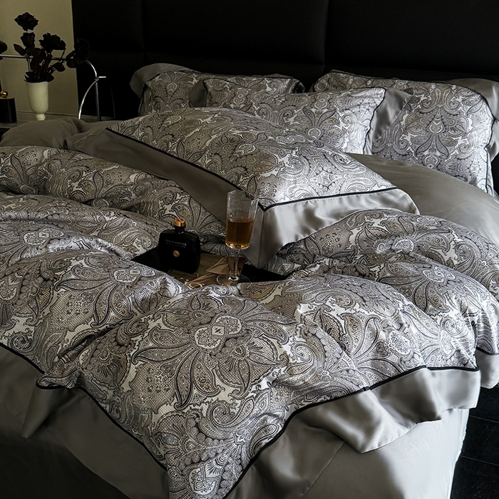 91家纺网 家纺一手货源 找家纺 娇逸家居 2025新款60支兰精天丝数码印花宽边四件套 卡洛琳-灰