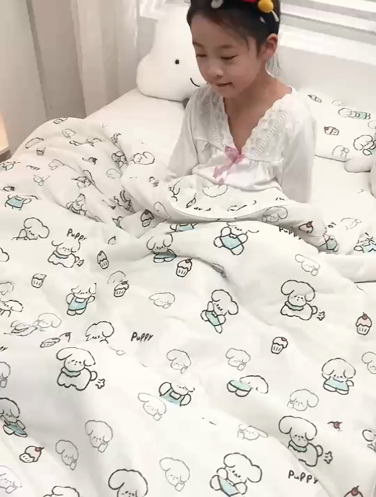 91家纺网 家纺一手货源 找家纺 丝涟家居 2025新款A类双面针织棉卡通小清新滚绳工艺夏被 布丁狗