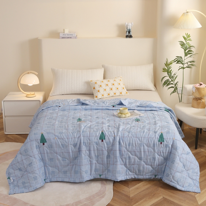 91家纺网 家纺一手货源 找家纺 被多多 2024新款清新印花亲肤绒夏被 圣诞树