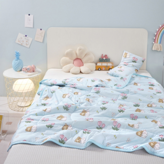 91家纺网 家纺一手货源 找家纺 丝涟家居 2025新款A类卡通小清新双面印花凉感丝夏被 郁金香兔