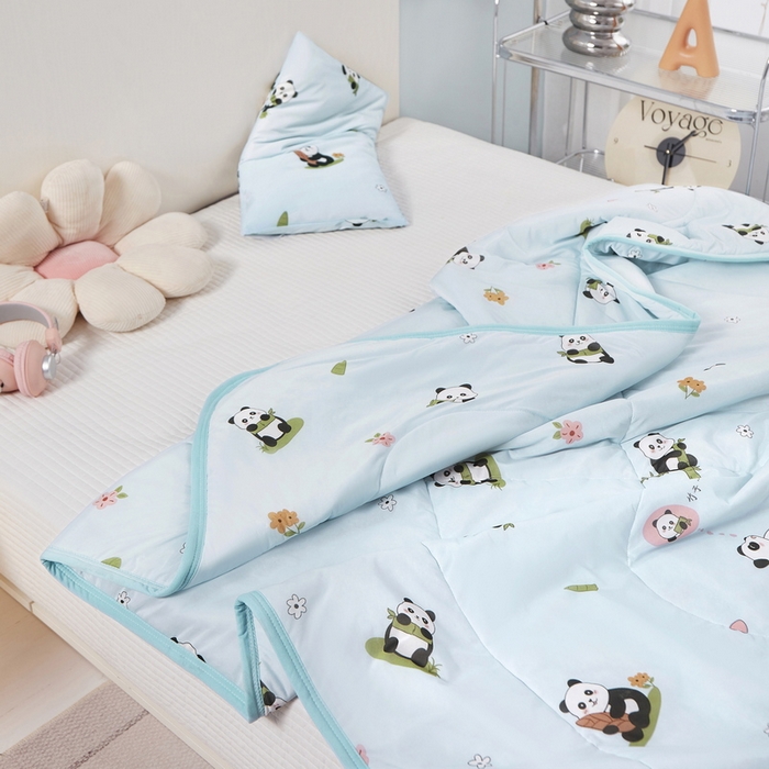 91家纺网 家纺一手货源 找家纺 丝涟家居 2025新款A类卡通小清新双面印花凉感丝夏被 熊猫团团