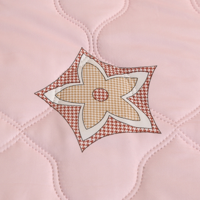 91家纺网 家纺一手货源 找家纺 被多多 2024新款清新印花亲肤绒夏被 星空-粉