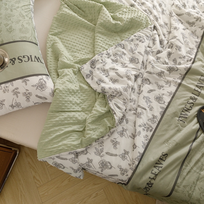 91家纺网 家纺一手货源 找家纺 绒梦里 2024新款小凉皮凉感冰豆豆ins夏被直播爆款夏凉被空调被 绿小香