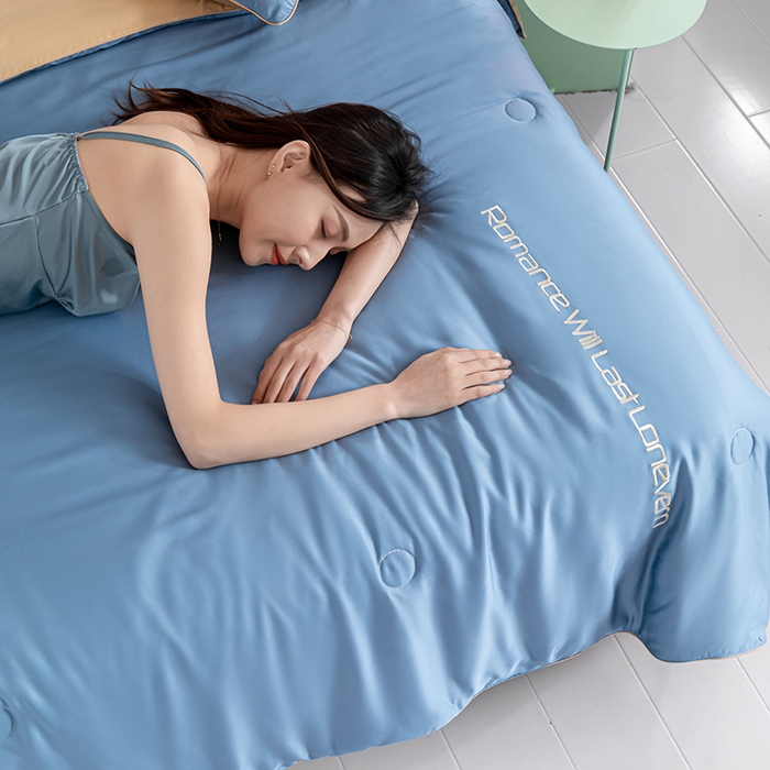 91家纺网 家纺一手货源 找家纺 子由家居 2024新款水洗真丝轻奢绣花夏被四件套 轻奢绣花-宾利蓝