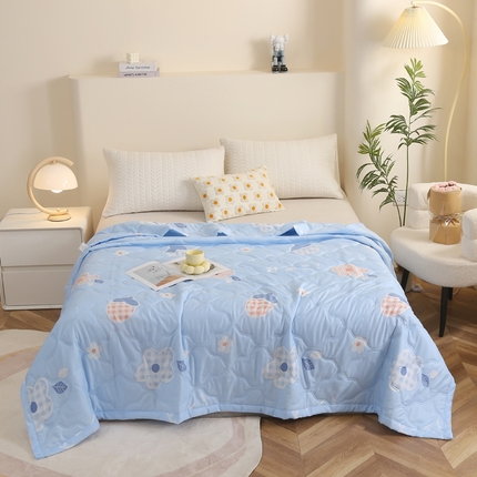 91家纺网 家纺一手货源 找家纺 被多多 2024新款清新印花亲肤绒夏被 澜花