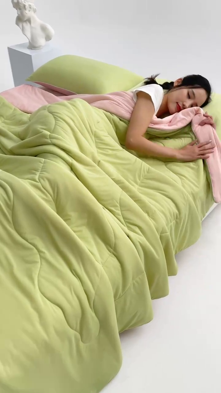 91家纺网 家纺一手货源 找家纺 米米儿家纺 2024新款A类瓜瓜凉感夏被空调被夏凉被西瓜被 蜜瓜绿粉