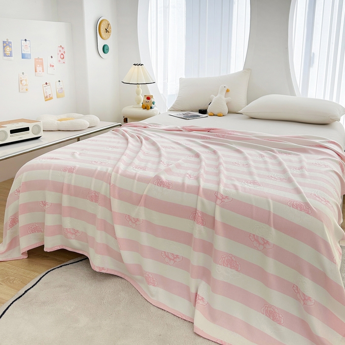 91家纺网 家纺一手货源 找家纺 棉乐町 2025新款色织提花竹纤维毯 眷恋-粉