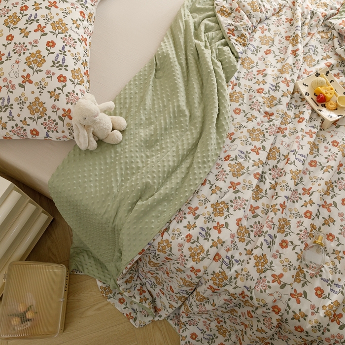 91家纺网 家纺一手货源 找家纺 绒梦里 2024新款小凉皮凉感冰豆豆ins夏被直播爆款夏凉被空调被 花间小兔