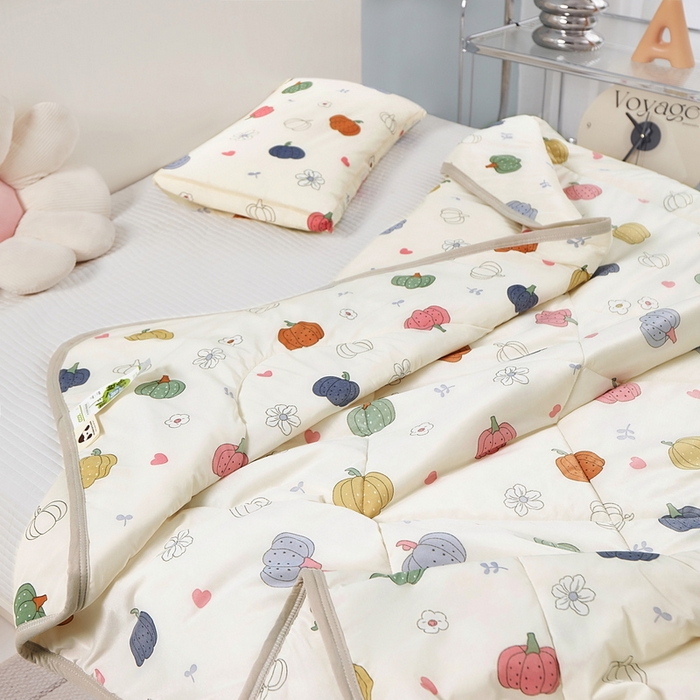 91家纺网 家纺一手货源 找家纺 丝涟家居 2025新款A类卡通小清新双面印花凉感丝夏被 多彩南瓜