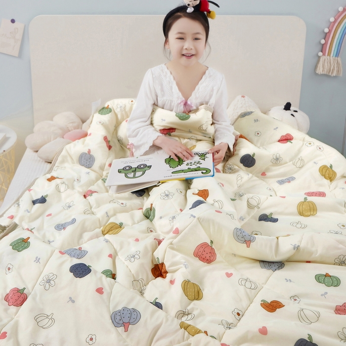 91家纺网 家纺一手货源 找家纺 丝涟家居 2025新款A类卡通小清新双面印花凉感丝夏被 多彩南瓜