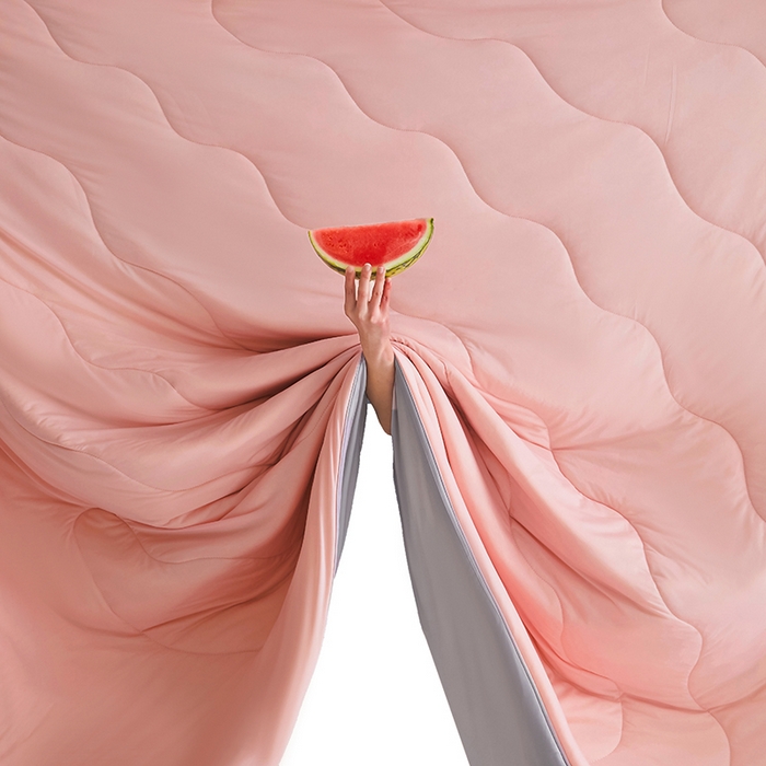 91家纺网 家纺一手货源 找家纺 米米儿家纺 2024新款A类瓜瓜凉感夏被空调被夏凉被西瓜被 樱花粉灰