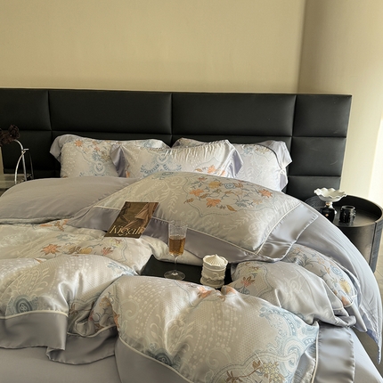 91家纺网 家纺一手货源 找家纺 娇逸家居 2025新款60支兰精天丝数码印花宽边四件套 意境-蓝