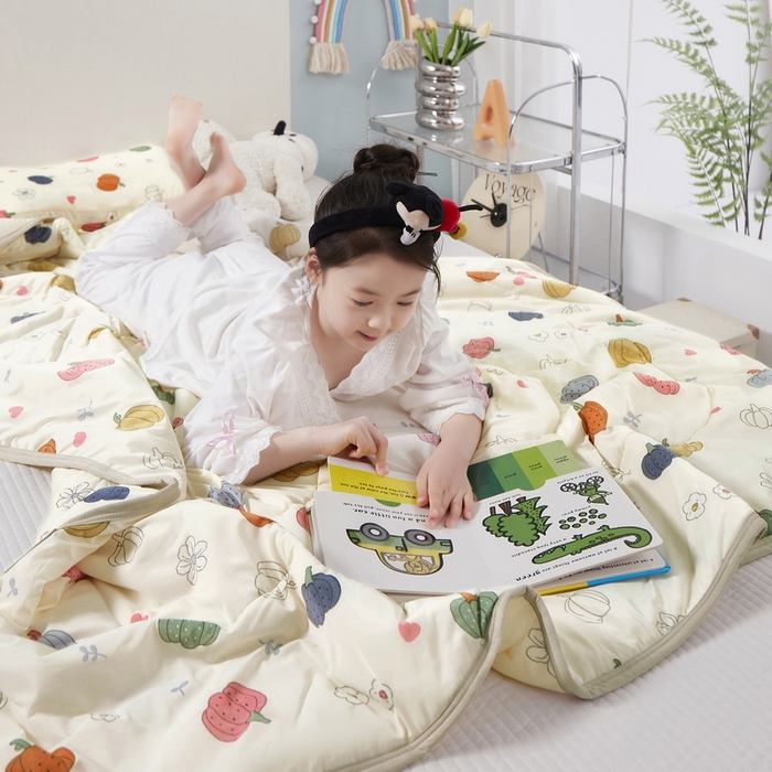 91家纺网 家纺一手货源 找家纺 丝涟家居 2025新款A类卡通小清新双面印花凉感丝夏被 多彩南瓜