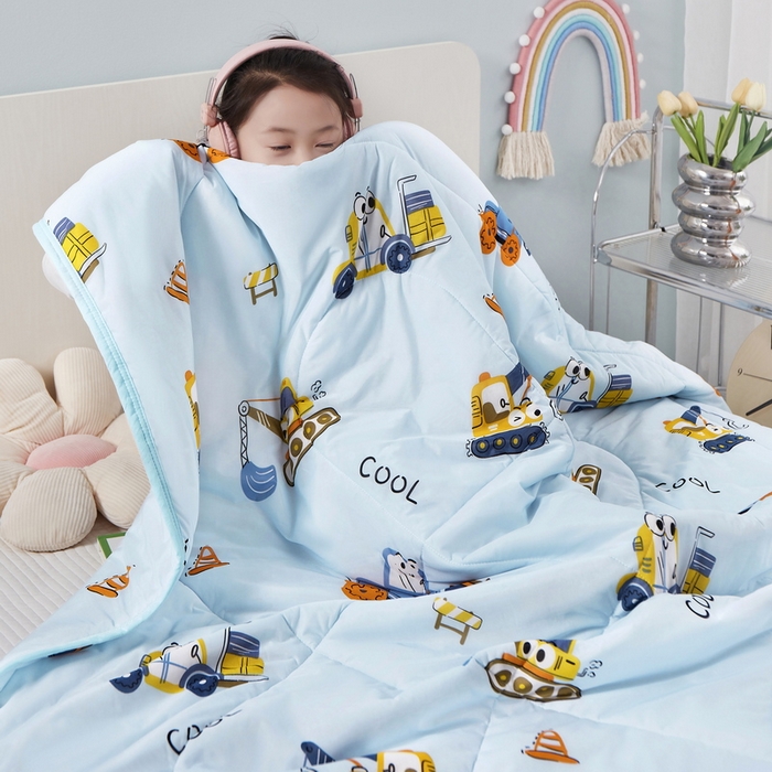 91家纺网 家纺一手货源 找家纺 丝涟家居 2025新款A类卡通小清新双面印花凉感丝夏被 小挖机