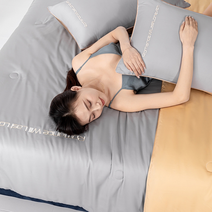 91家纺网 家纺一手货源 找家纺 子由家居 2024新款水洗真丝轻奢绣花夏被四件套 轻奢绣花-浅灰