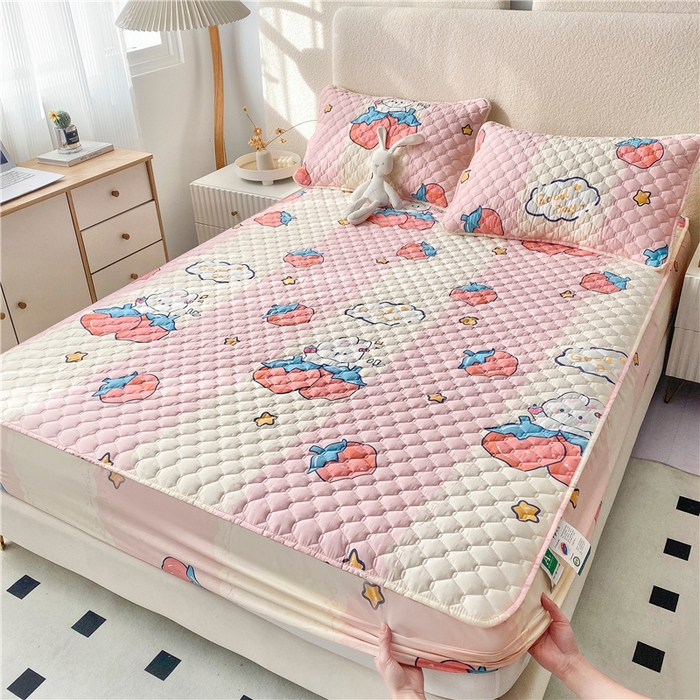 91家纺网 家纺一手货源 找家纺 九亭家纺 2024新款A类全棉抗菌夹棉床笠 全棉-草莓萌兔