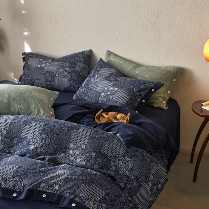 91家纺网 家纺一手货源 找家纺 安莱生活 2024年新品高端双层纱大提花工艺款缤纷花妍纽扣款 缤纷花妍纽扣款-藏青