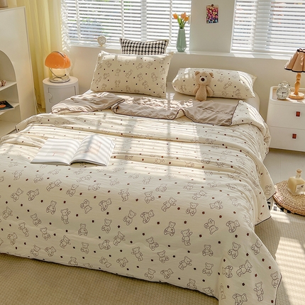 91家纺网 家纺一手货源 找家纺 艺菲阁家纺 2024新款大豆蛋白水洗双层纱夏被 小熊院长