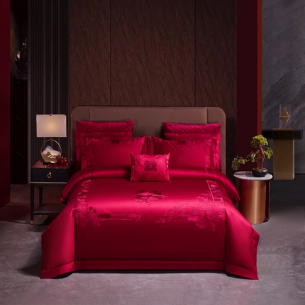 91家纺网 家纺一手货源 找家纺 美娘阁 2025新款长绒棉贡缎提花古典新中式奢华精美刺绣四件套系列二 家大业大酒红色