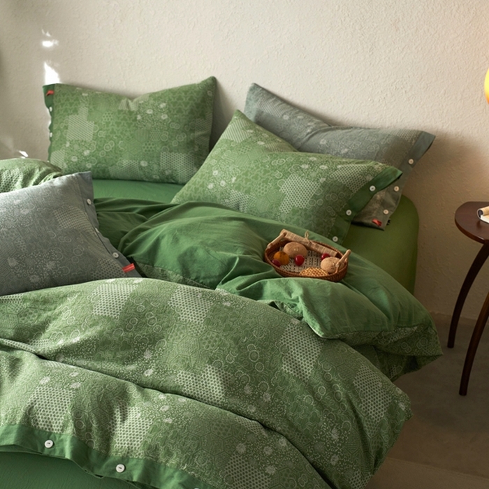 91家纺网 家纺一手货源 找家纺 安莱生活 2024年新品高端双层纱大提花工艺款缤纷花妍纽扣款 缤纷花妍纽扣款-嫩绿