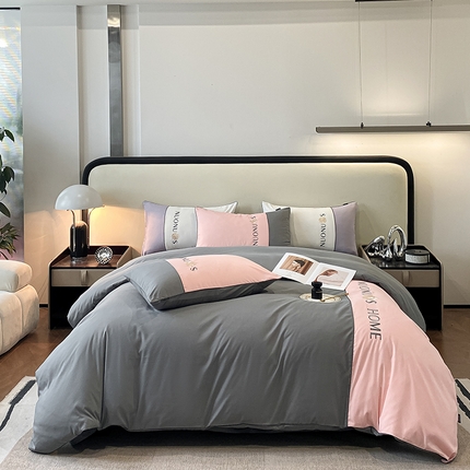 91家纺网 家纺一手货源 找家纺 云雀家纺 2025新款水洗磨毛拼接四件套系列 双拼-宝蓝+白