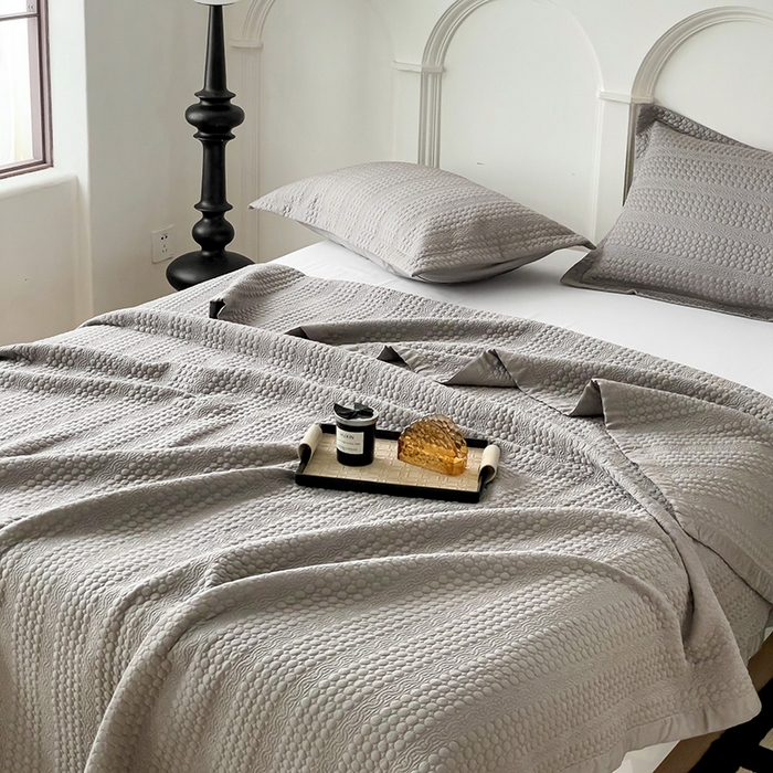 91家纺网 家纺一手货源 找家纺 沐纯家居 2024新款纯色天丝床盖 蓝灰色