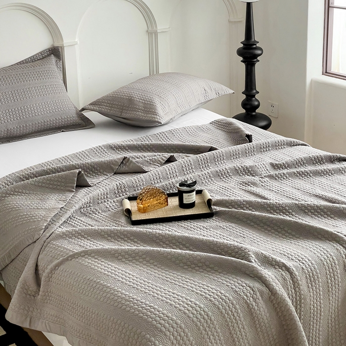 91家纺网 家纺一手货源 找家纺 沐纯家居 2024新款纯色天丝床盖 蓝灰色