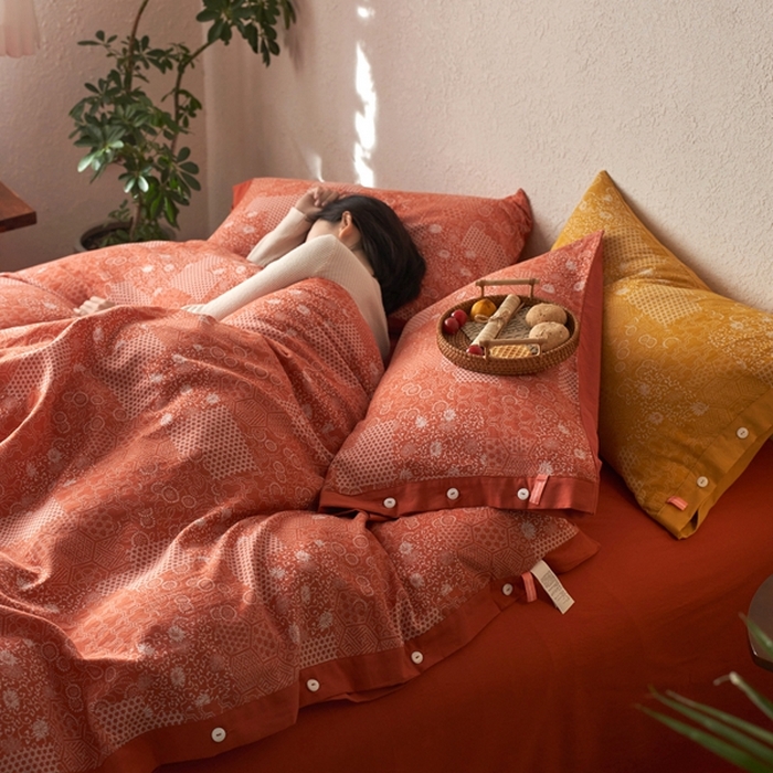 91家纺网 家纺一手货源 找家纺 安莱生活 2024年新品高端双层纱大提花工艺款缤纷花妍纽扣款 缤纷花妍纽扣款-橘红