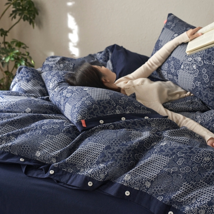 91家纺网 家纺一手货源 找家纺 安莱生活 2024年新品高端双层纱大提花工艺款缤纷花妍纽扣款 缤纷花妍纽扣款-藏青