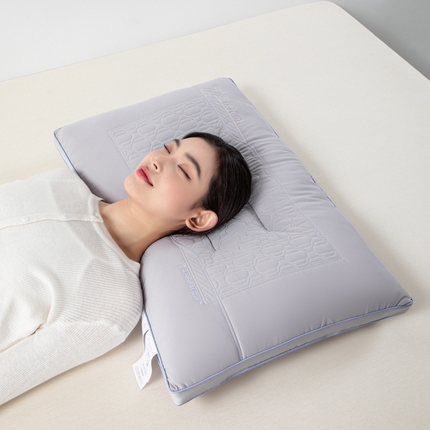 （总）麦肯锡 2024新款零压睡方安然如梦蚕丝枕枕芯模特图