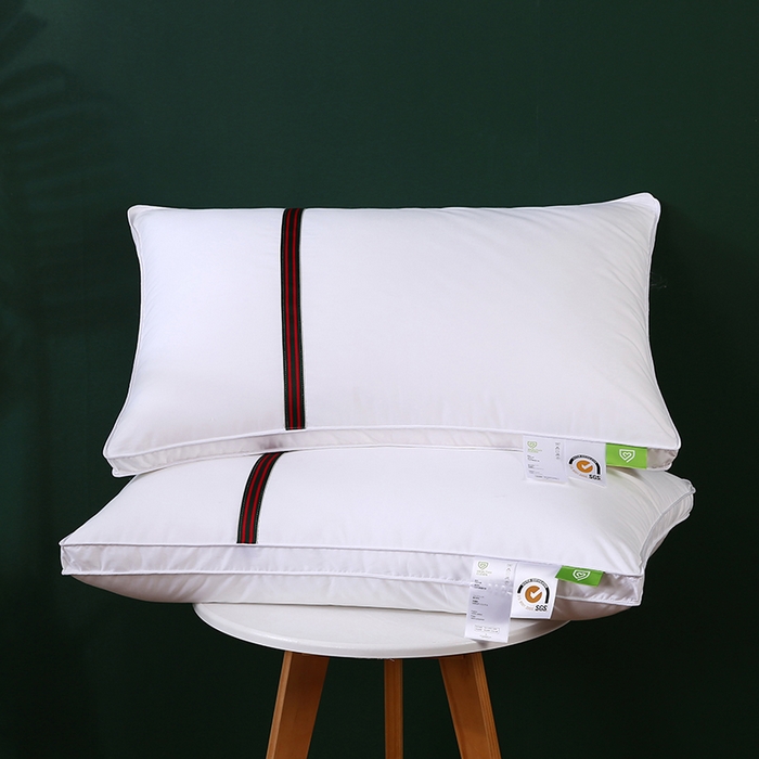91家纺网 家纺一手货源 找家纺 （总）沃兰国际 全棉133*100防羽布经典织带酒店布草羽丝绒枕头舒适枕芯