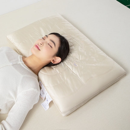 （总）麦肯锡 2024新款零压睡方真丝轻奢蚕丝枕枕芯-黄色模特图
