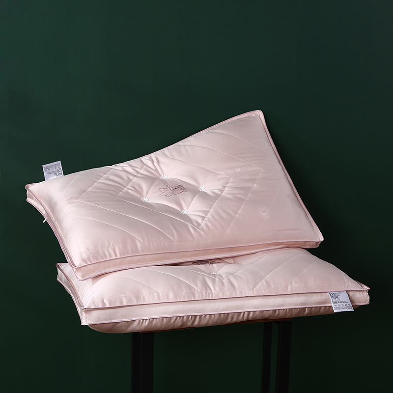 91家纺网 家纺一手货源 找家纺 （总）沃兰国际 竹纤维蚕蛹蛋白羽丝绒枕头成人护颈单人枕芯