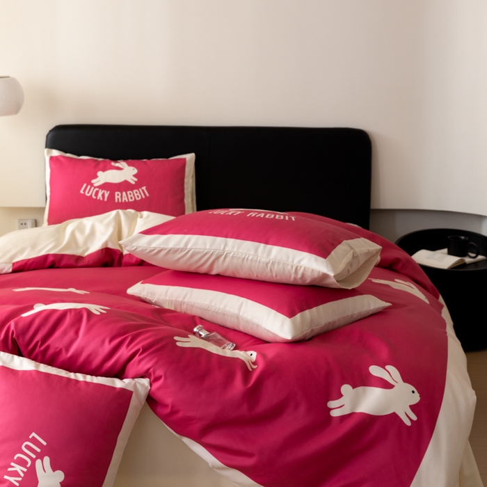 91家纺网 家纺一手货源 找家纺 摩卡 2024新款亲肤真丝棉四件套-幸运兔 幸运兔-粉